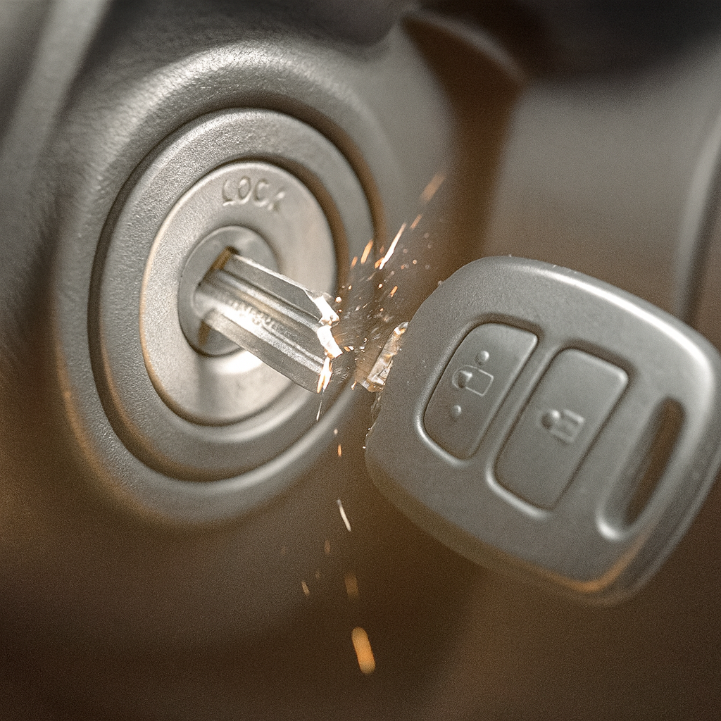 Was ist zu tun, wenn der Schlüssel im Zündschloss abbricht?
